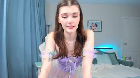 Snapshot of zoey_lane chatting on September 21, 4:22 am Zoey Lane online show from September 21, 4:22 am