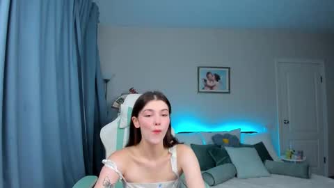 Snapshot of zoey_lane chatting on October 15, 3:20 am Zoey Lane online show from October 15, 3:20 am