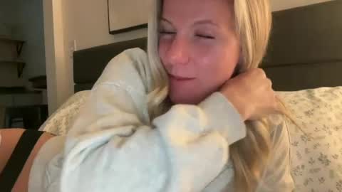 Zoeydanner online show from July 8, 3:09 am