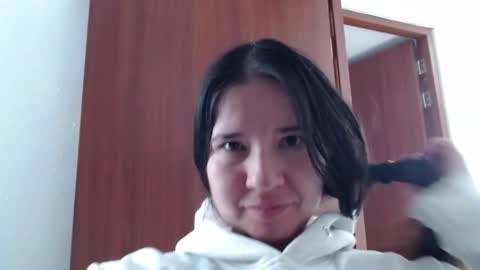 Snapshot of zohe_ chatting on January 19, 2:28 pm zohe online show from January 19, 2:28 pm