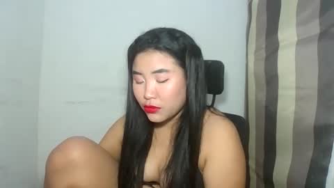 Snapshot of zyeii chatting on October 14, 3:47 pm sweet lylia online show from October 14, 3:47 pm