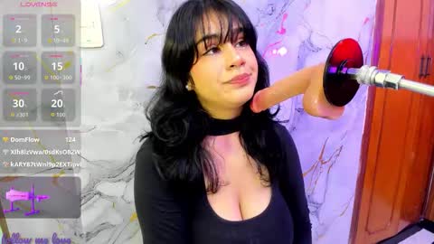 Snapshot of zyle_boobs_ chatting on October 23, 8:26 pm ZYLE online show from October 23, 8:26 pm