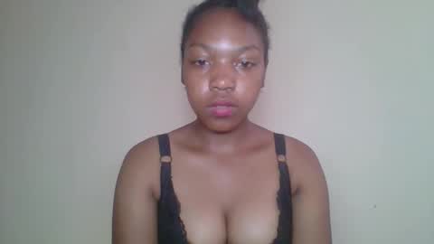 zyraelle_01 online show from April 18, 8:06 am