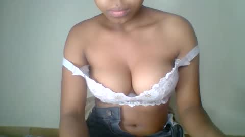 zyraelle_01 online show from May 22, 8:29 pm