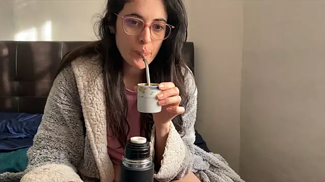 WhiteVenus online show from February 23, 8:03 am