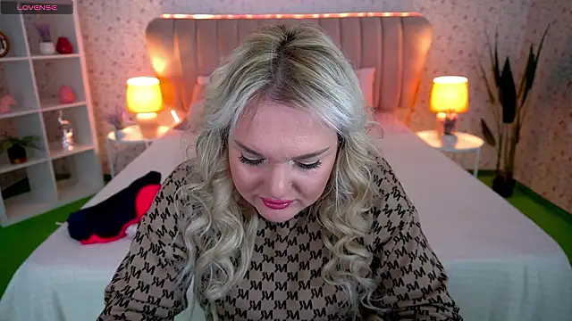 MissyMartinez online show from January 16, 3:52 pm