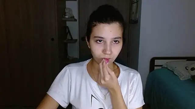 mia  lopez  online show from February 18, 4:55 am