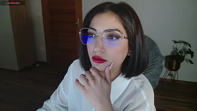 mollyopris96 online show from October 20, 11:30 pm