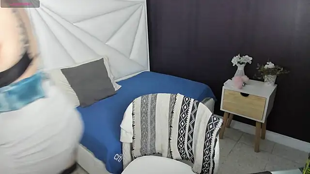 samanthaanderson  online show from September 16, 9:34 pm