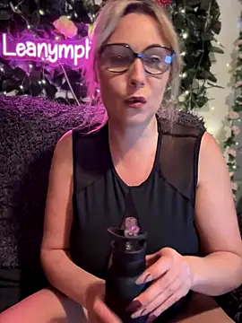 Snapshot of Leanymphoo chatting on October 24, 8:27 pm Leanymphoo online show from October 24, 8:27 pm