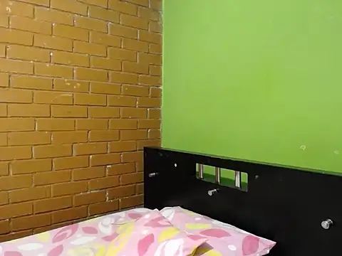 Snapshot of Magdalenaxxx chatting on October 9, 1:21 am Magdalenaxxx online show from October 9, 1:21 am