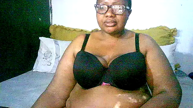 Snapshot of YELLOW_BONE chatting on September 13, 2:47 pm YELLOW BONE online show from September 13, 2:47 pm