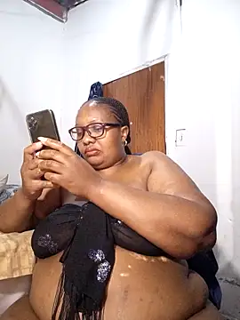 Snapshot of YELLOW_BONE chatting on September 24, 1:59 am YELLOW BONE online show from September 24, 1:59 am