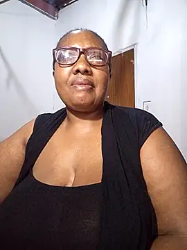 Snapshot of YELLOW_BONE chatting on October 3, 10:26 pm YELLOW BONE online show from October 3, 10:26 pm