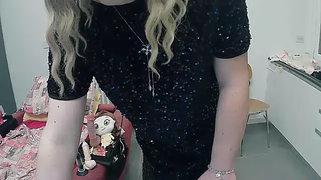 CristinaTrav online show from October 4, 8:24 pm