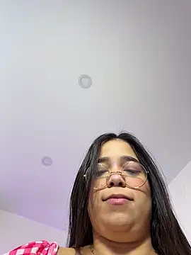 Snapshot of tati_reyess chatting on October 11, 1:14 pm tati reyess online show from October 11, 1:14 pm