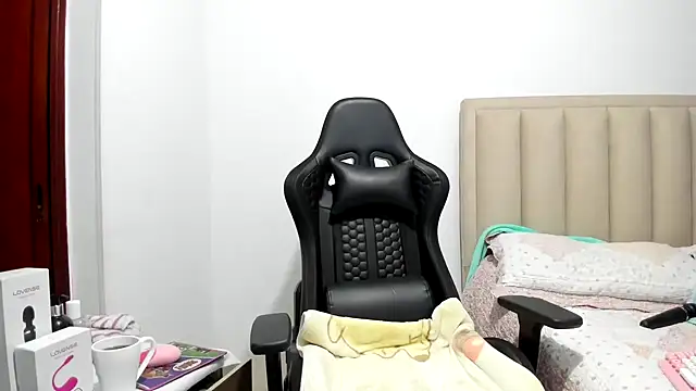 Chloemiller89 online show from April 15, 4:07 pm