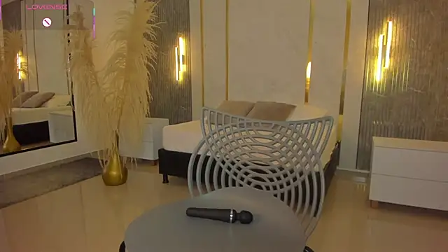 Snapshot of riley_sierra chatting on October 6, 12:44 pm riley sierra online show from October 6, 12:44 pm