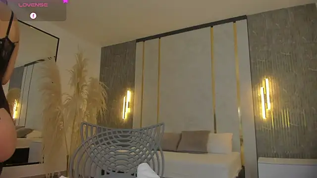 riley sierra online show from November 17, 1:01 pm