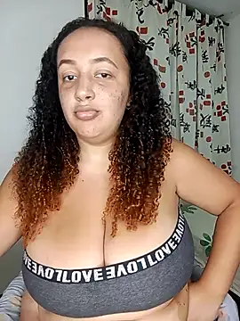 Snapshot of Miss-boobs chatting on October 28, 7:52 pm Miss-boobs online show from October 28, 7:52 pm