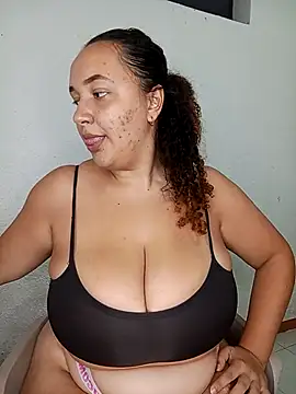 Snapshot of Miss-boobs chatting on September 22, 7:23 pm Miss-boobs online show from September 22, 7:23 pm