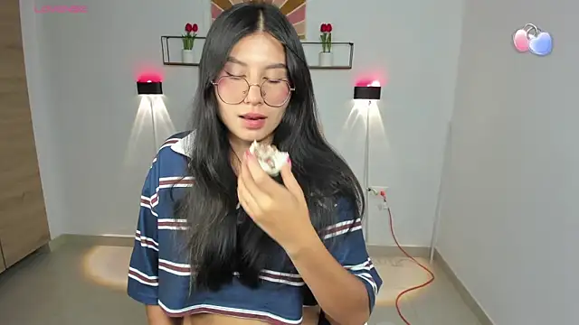 emily villamil online show from March 19, 9:41 pm