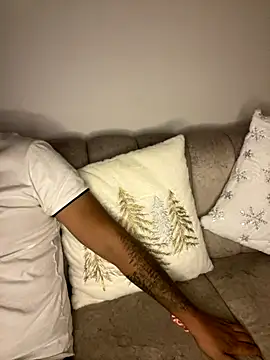 Snapshot of AgathaGeorgiou chatting on October 11, 12:37 am AgathaGeorgiou online show from October 11, 12:37 am