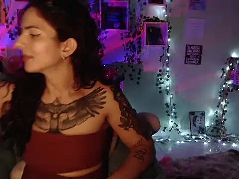 Snapshot of BeellyDance chatting on October 16, 8:33 pm BeellyDance online show from October 16, 8:33 pm