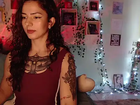 Snapshot of BeellyDance chatting on October 14, 5:37 pm BeellyDance online show from October 14, 5:37 pm