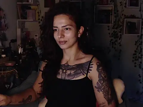 Snapshot of BeellyDance chatting on October 15, 7:38 pm BeellyDance online show from October 15, 7:38 pm