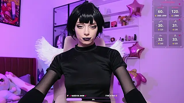 HolliWould  online show from April 26, 1:42 pm