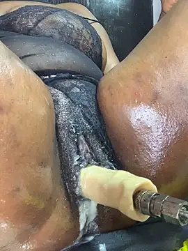 Snapshot of JuicyEve chatting on October 31, 10:03 pm JuicyEve online show from October 31, 10:03 pm