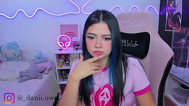 CuteDani  online show from November 10, 12:28 am