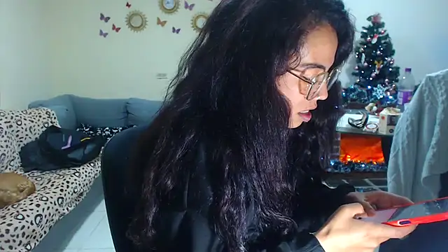 AmaraRoberts420 online show from December 22, 3:42 am