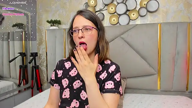 Snapshot of AmbeerWood_ chatting on September 20, 1:09 pm AmbeerWood  online show from September 20, 1:09 pm