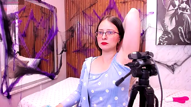 Snapshot of AmbeerWood_ chatting on October 17, 1:58 pm AmbeerWood  online show from October 17, 1:58 pm