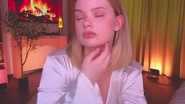 Hottie Jane online show from July 25, 1:29 pm