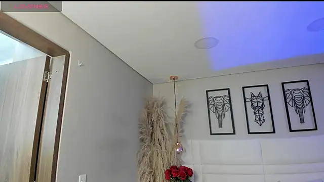 Snapshot of Rebeca_jones chatting on October 22, 12:32 pm Rebeca jones online show from October 22, 12:32 pm