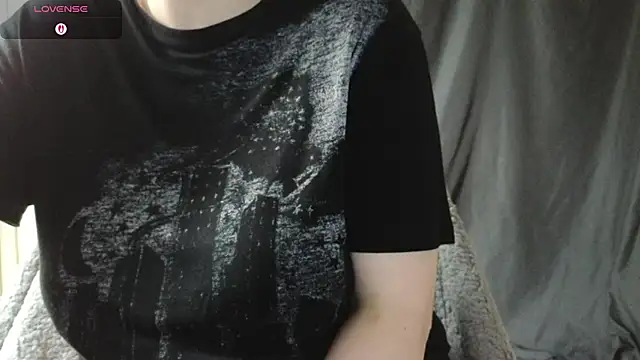 Mia G0ld online show from April 14, 1:33 pm