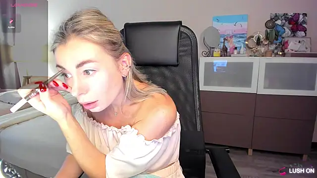 DannaEvan online show from December 15, 7:13 am