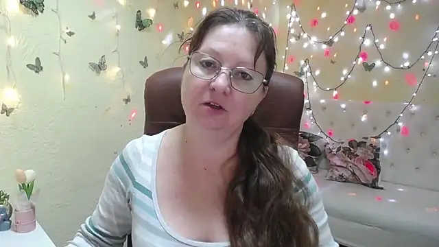 VanessaHotts online show from March 18, 6:07 am