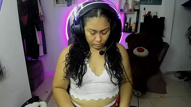 AliceFox Milf online show from March 21, 3:33 am