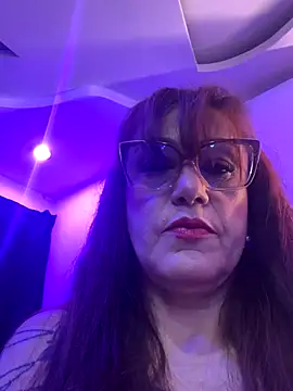 Snapshot of lonely_shewolf chatting on October 14, 5:04 pm lonely shewolf online show from October 14, 5:04 pm