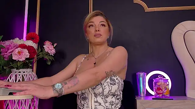 DeeaDiamondd online show from January 15, 8:04 pm