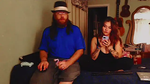 Geeznuts19 online show from October 19, 3:41 am