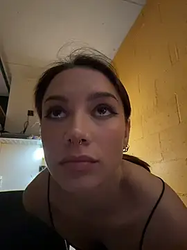 Snapshot of sinthiaroze chatting on September 19, 7:57 pm sinthiaroze online show from September 19, 7:57 pm