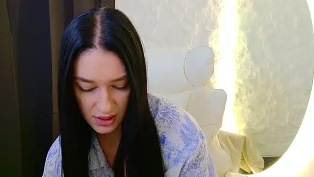 moniqque online show from October 22, 4:50 am