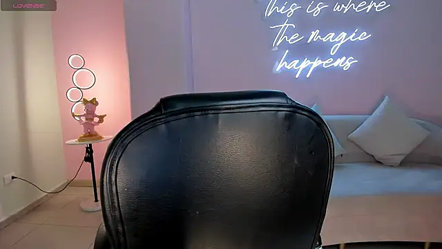 Snapshot of SunnyRivers chatting on October 5, 5:40 pm SunnyRivers online show from October 5, 5:40 pm