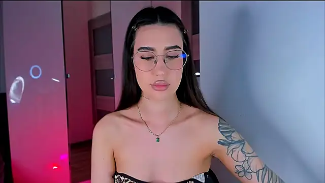 HannaHey online show from February 1, 7:23 pm