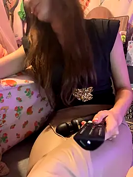 Snapshot of LaPetitechienne1 chatting on October 28, 10:36 pm LaPetitechienne1 online show from October 28, 10:36 pm